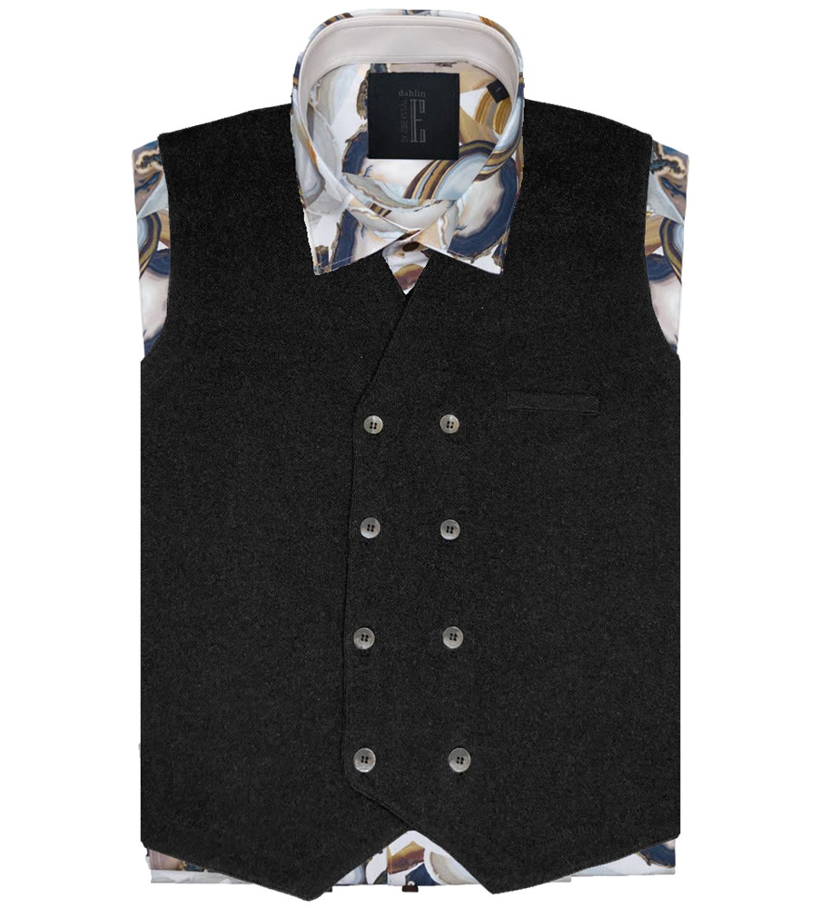 Stickad grå väst och mönstrad skjorta