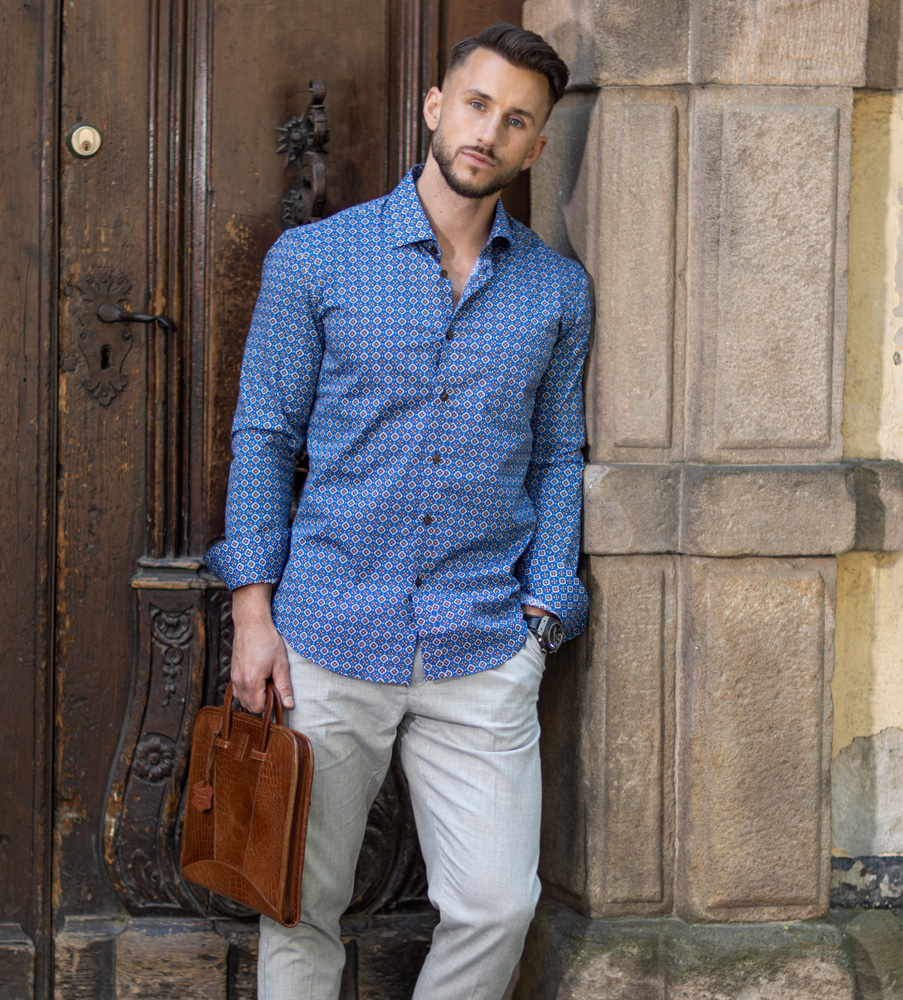 Blå mönstrad skjorta Blå mönstrad skjorta