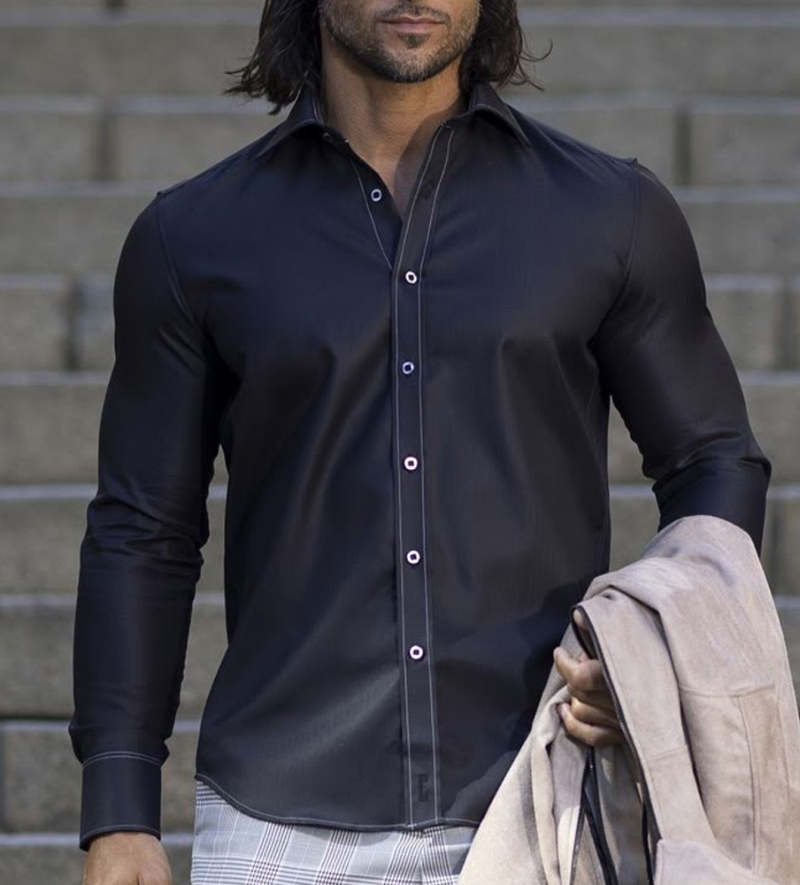 Svart julskjorta med detaljer Svart julskjorta med detaljer